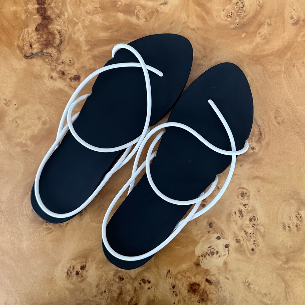 New without tags minimalist flip flops by Starck x Ipanema size 10